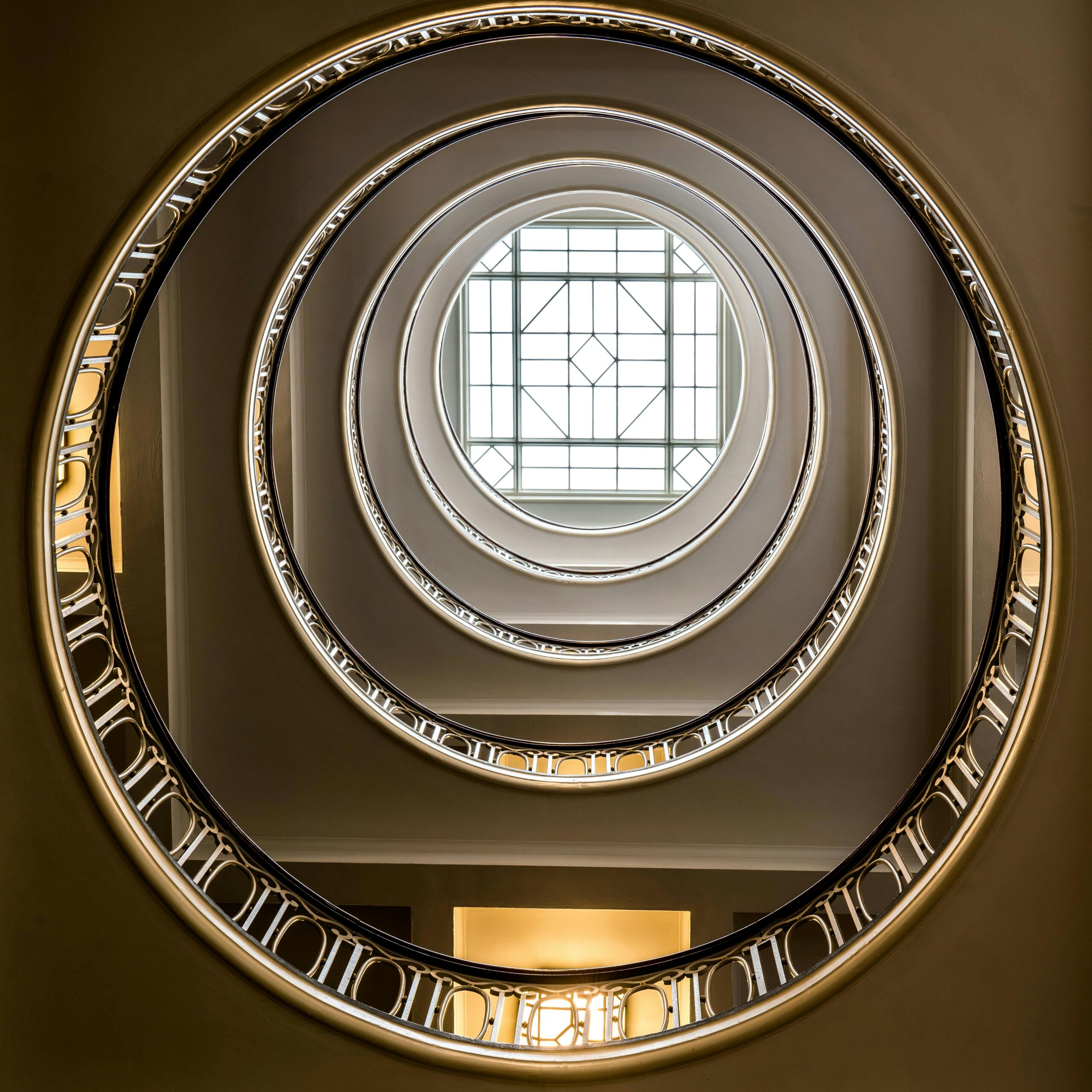 Image of round staircase.